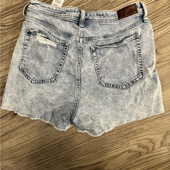 Hollister Distressed Denim Shorts - Picture 2 of 3